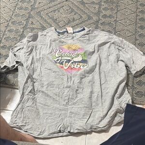 Secret Treasures Gray Short Sleeve Tee